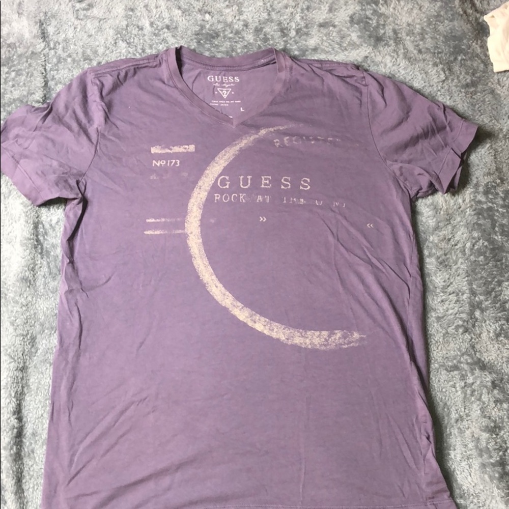 Large Men’s Guess Purple T Shirt